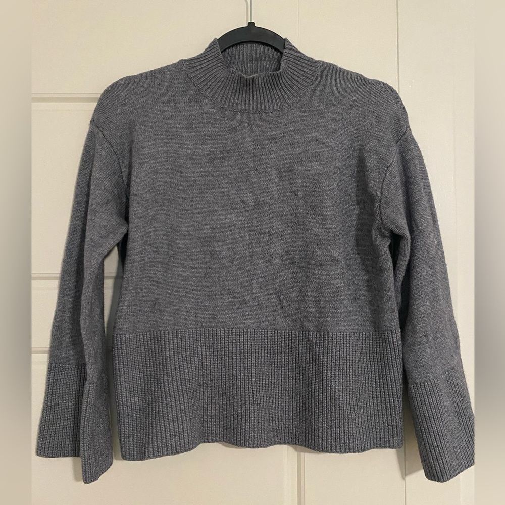 Lulus Mockneck Grey Sweater sz S